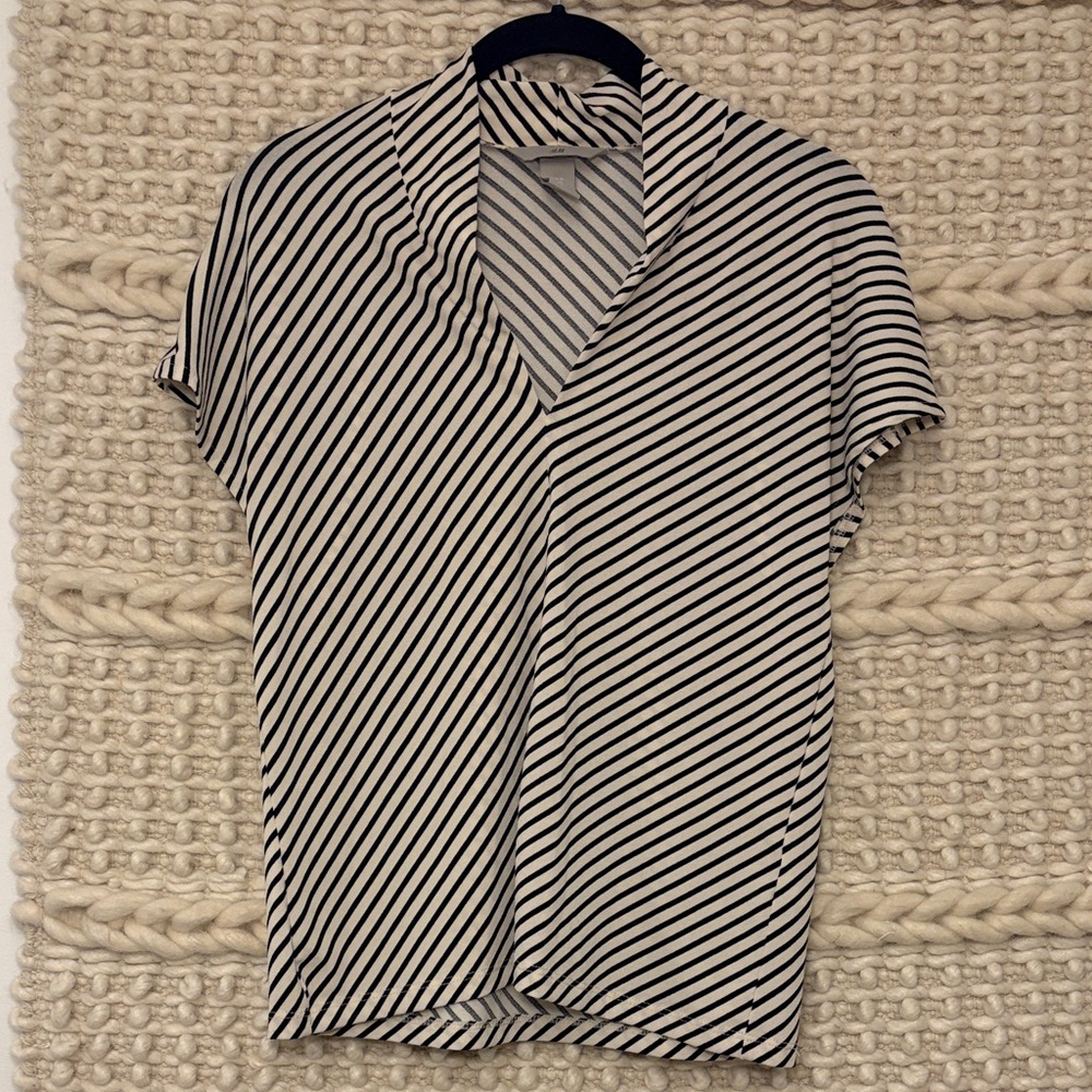 H&M Black & White Striped V-Neck XS